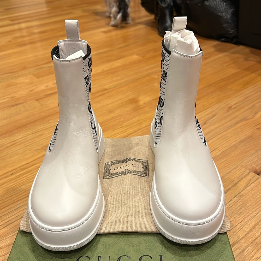 GUCCI BOOTS NEW IN BOX - DALI SOFT CALFSKIN GG MONOGRAM ANKLE BOOTS - SIZE 38